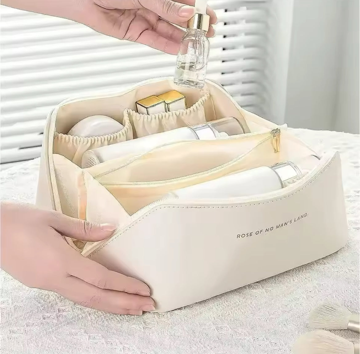 Toil with several pockets