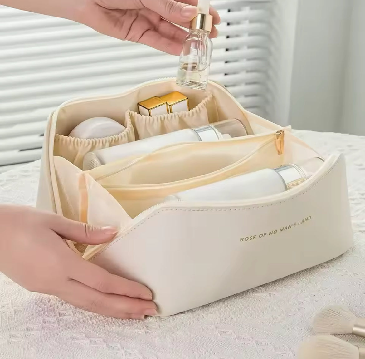 Toil with several pockets